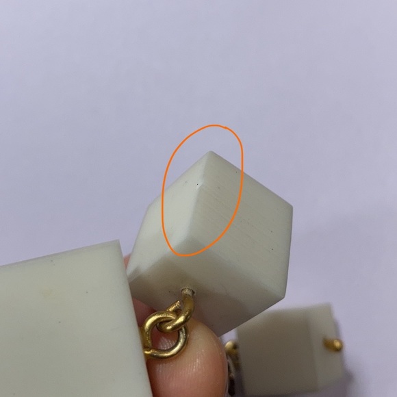 🍀 2 for $20 Vintage Chunky White Clasp Earrings. - Picture 5 of 9